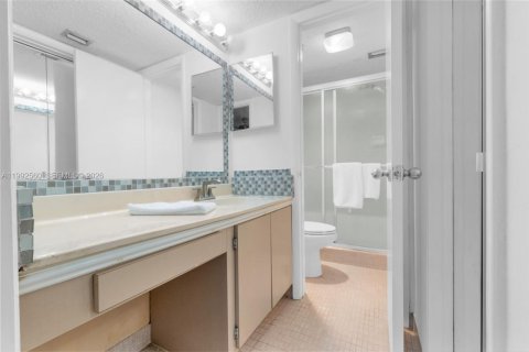 Condo in Plantation, Florida, 2 bedrooms  № 2066917 - photo 18