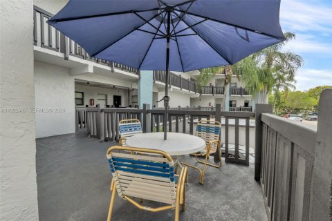 Condo in Plantation, Florida, 2 bedrooms  № 2066917 - photo 27