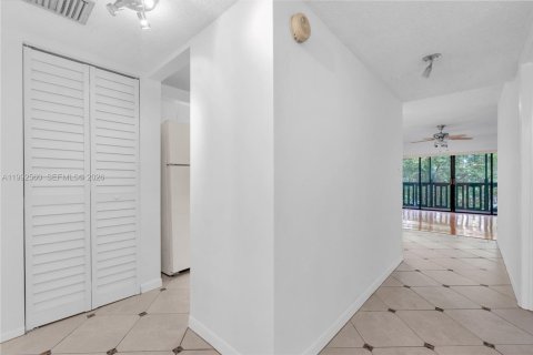 Condo in Plantation, Florida, 2 bedrooms  № 2066917 - photo 3