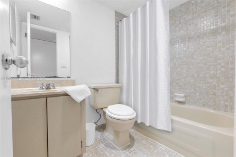 Condo in Plantation, Florida, 2 bedrooms  № 2066917 - photo 23