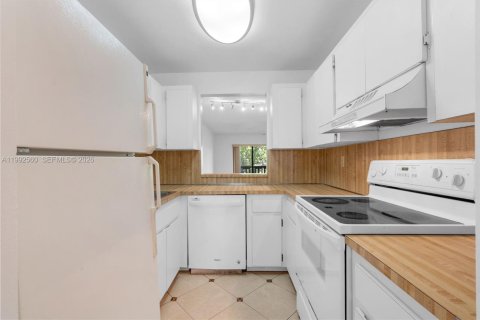 Condo in Plantation, Florida, 2 bedrooms  № 2066917 - photo 6