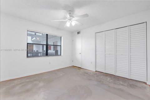Condo in Plantation, Florida, 2 bedrooms  № 2066917 - photo 22