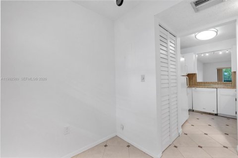 Condo in Plantation, Florida, 2 bedrooms  № 2066917 - photo 4