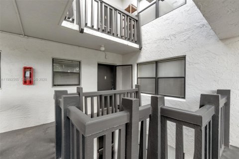 Condo in Plantation, Florida, 2 bedrooms  № 2066917 - photo 26