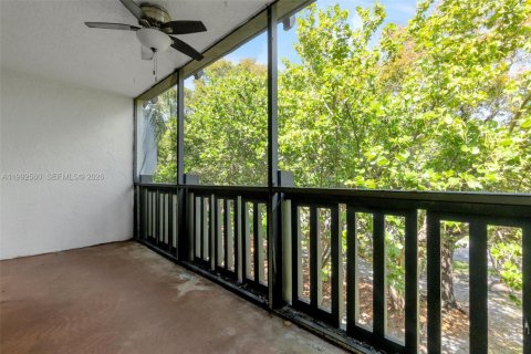 Condo in Plantation, Florida, 2 bedrooms  № 2066917 - photo 25