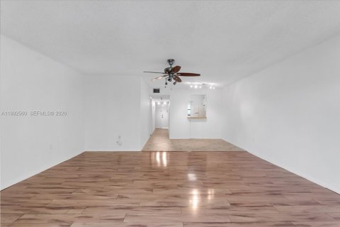 Condo in Plantation, Florida, 2 bedrooms  № 2066917 - photo 12