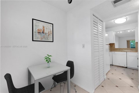 Condo in Plantation, Florida, 2 bedrooms  № 2066917 - photo 5