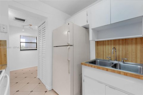 Condo in Plantation, Florida, 2 bedrooms  № 2066917 - photo 8