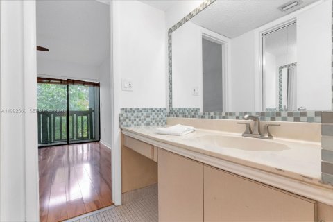 Condo in Plantation, Florida, 2 bedrooms  № 2066917 - photo 17