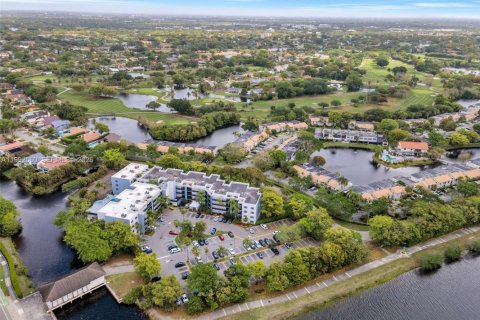 Condo in Plantation, Florida, 2 bedrooms  № 2066917 - photo 2