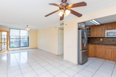 Condo in Hialeah, Florida, 2 bedrooms  № 1859871 - photo 6