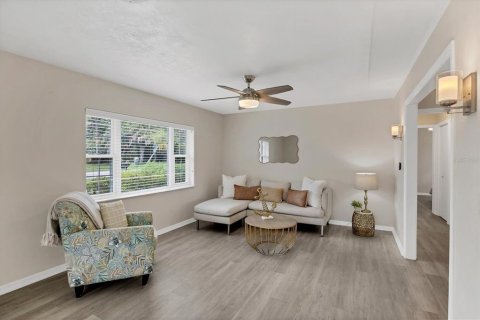 Casa en venta en Sarasota, Florida, 3 dormitorios, 137.87 m2 № 1868912 - foto 3