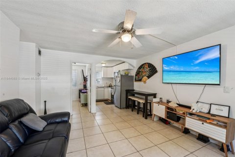 Condo in Hollywood, Florida, 1 bedroom  № 1839192 - photo 6