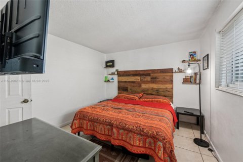 Condo in Hollywood, Florida, 1 bedroom  № 1839192 - photo 17