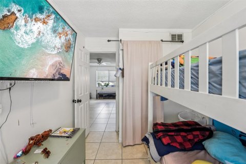 Condo in Hollywood, Florida, 1 bedroom  № 1839192 - photo 13