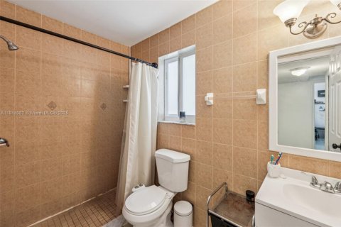 Condo in Hollywood, Florida, 1 bedroom  № 1839192 - photo 18