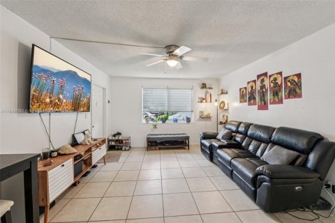 Condo in Hollywood, Florida, 1 bedroom  № 1839192 - photo 5