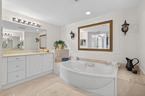 Condo in Juno Beach, Florida, 3 bedrooms № 2192244 - photo 30
