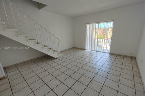 Casa en venta en Hialeah, Florida, 1 dormitorio, 75.25 m2 № 1697917 - foto 25