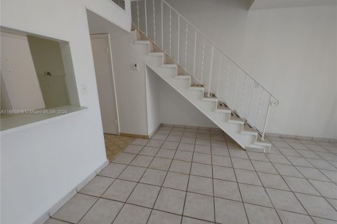 Casa en venta en Hialeah, Florida, 1 dormitorio, 75.25 m2 № 1697917 - foto 19