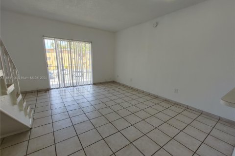 Casa en venta en Hialeah, Florida, 1 dormitorio, 75.25 m2 № 1697917 - foto 24