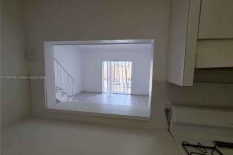 Casa en venta en Hialeah, Florida, 1 dormitorio, 75.25 m2 № 1697917 - foto 11