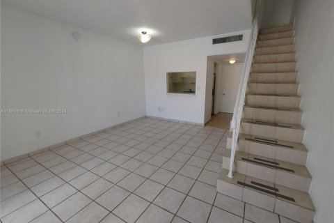 Casa en venta en Hialeah, Florida, 1 dormitorio, 75.25 m2 № 1697917 - foto 23