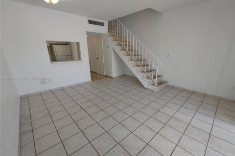 Casa en venta en Hialeah, Florida, 1 dormitorio, 75.25 m2 № 1697917 - foto 18
