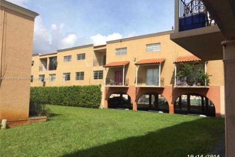 Casa en venta en Hialeah, Florida, 1 dormitorio, 75.25 m2 № 1697917 - foto 1
