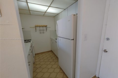 Casa en venta en Hialeah, Florida, 1 dormitorio, 75.25 m2 № 1697917 - foto 7