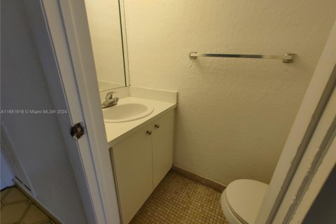 Casa en venta en Hialeah, Florida, 1 dormitorio, 75.25 m2 № 1697917 - foto 29