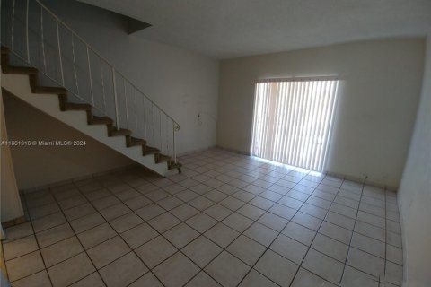Casa en venta en Hialeah, Florida, 1 dormitorio, 75.25 m2 № 1697917 - foto 16