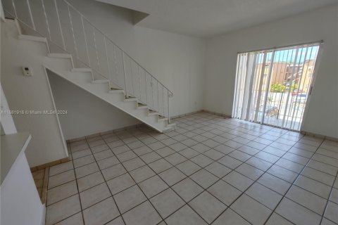 Casa en venta en Hialeah, Florida, 1 dormitorio, 75.25 m2 № 1697917 - foto 20