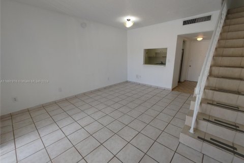 Casa en venta en Hialeah, Florida, 1 dormitorio, 75.25 m2 № 1697917 - foto 22