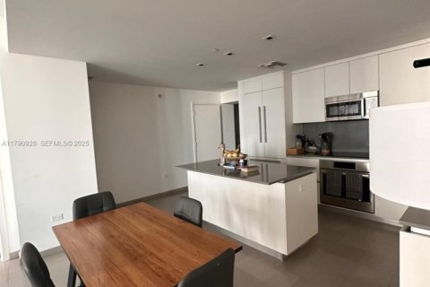 Condo in Miami, Florida, 2 bedrooms  № 2188295 - photo 11