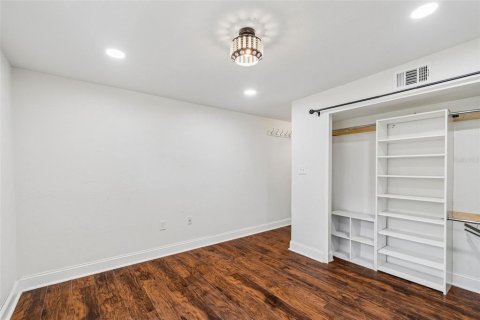 House in Tampa, Florida 3 bedrooms, 95.13 sq.m. № 2197764 - photo 21