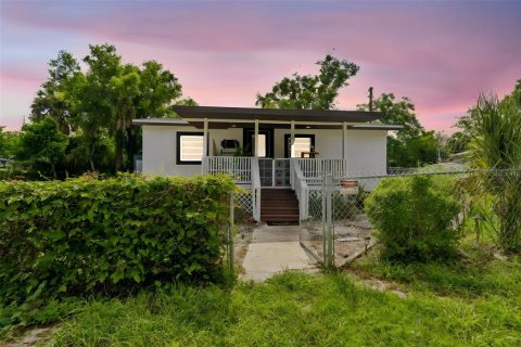 House in Tampa, Florida 3 bedrooms, 95.13 sq.m. № 2197764