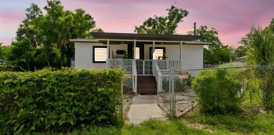 House in Tampa, Florida 3 bedrooms, 95.13 sq.m. № 2197764