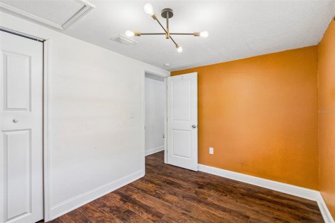 House in Tampa, Florida 3 bedrooms, 95.13 sq.m. № 2197764 - photo 17