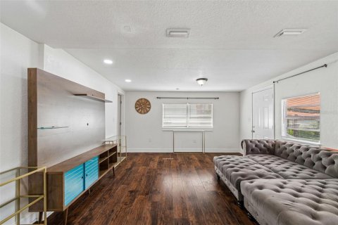 House in Tampa, Florida 3 bedrooms, 95.13 sq.m. № 2197764 - photo 13