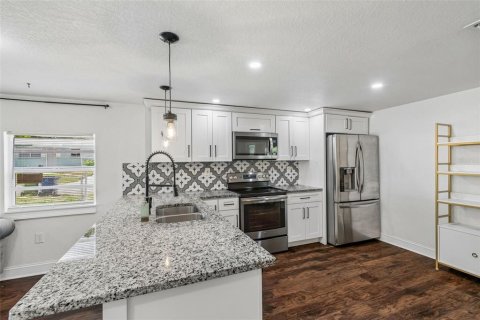 House in Tampa, Florida 3 bedrooms, 95.13 sq.m. № 2197764 - photo 7