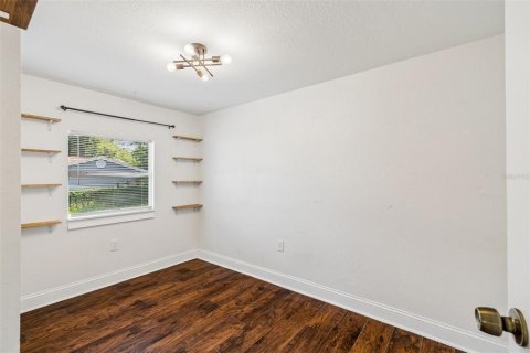House in Tampa, Florida 3 bedrooms, 95.13 sq.m. № 2197764 - photo 19
