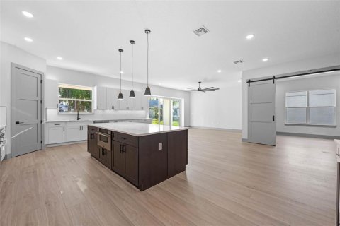 House in Orlando, Florida 4 bedrooms, 284.93 sq.m. № 1628411 - photo 15