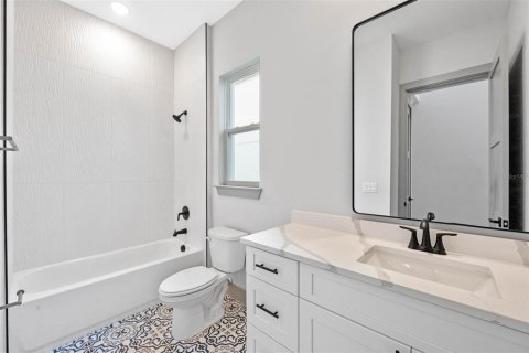 House in Orlando, Florida 4 bedrooms, 284.93 sq.m. № 1628411 - photo 6