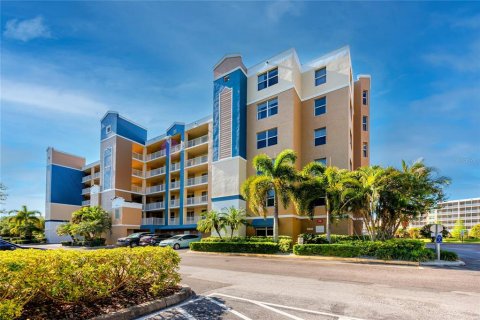 Condo in Largo, Florida, 3 bedrooms  № 1907479 - photo 1