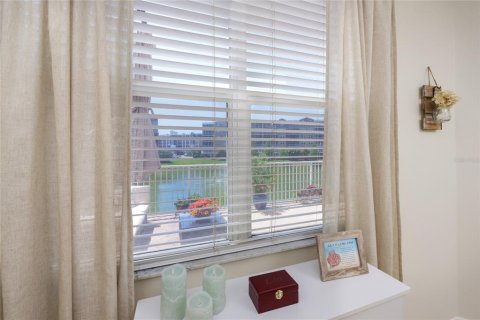 Condo in Largo, Florida, 3 bedrooms  № 1907479 - photo 25