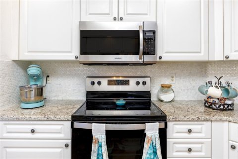 Condo in Largo, Florida, 3 bedrooms  № 1907479 - photo 9