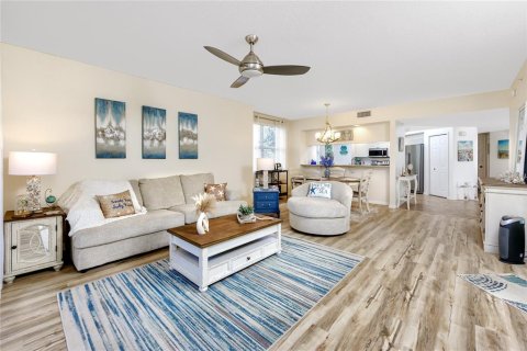 Condo in Largo, Florida, 3 bedrooms  № 1907479 - photo 20