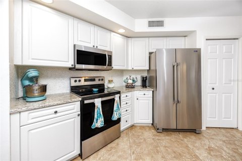 Condo in Largo, Florida, 3 bedrooms  № 1907479 - photo 8