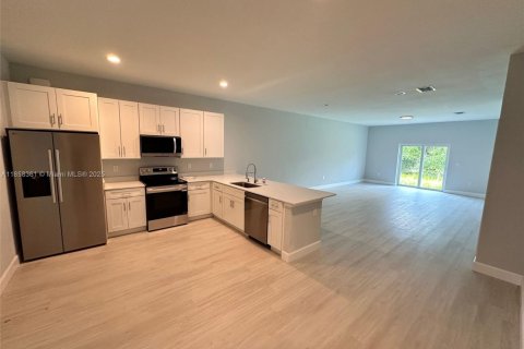 Propiedad comercial en venta en Port Charlotte, Florida № 1882631 - foto 7